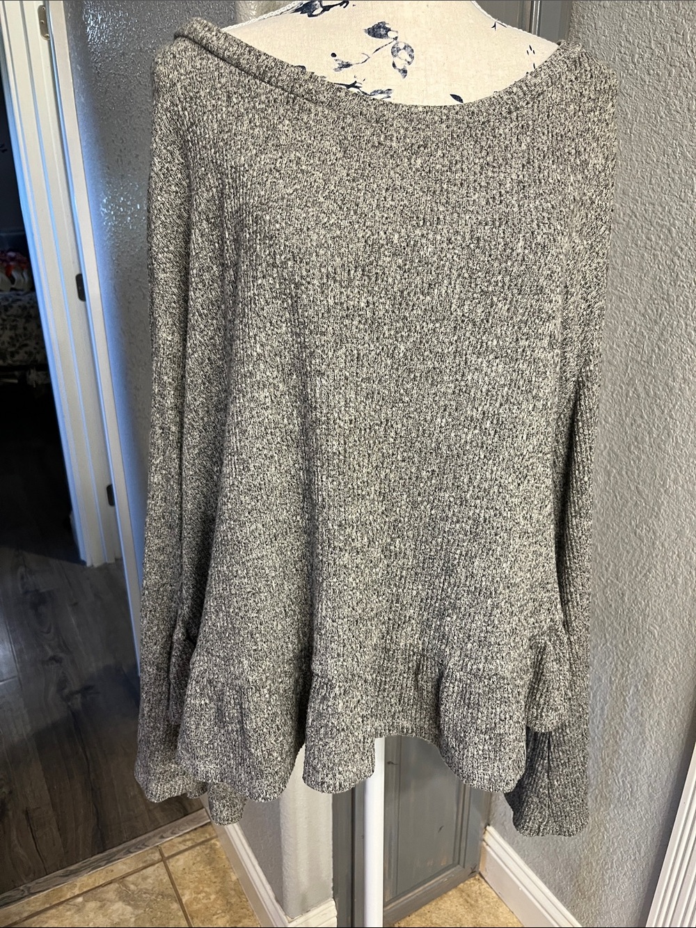 Gilligan & O'Malley Heather Gray Scoop Neck Knit Sweater